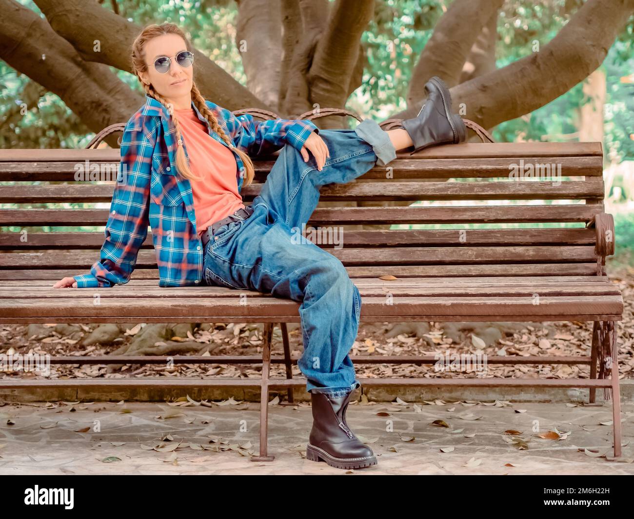 Girl bench jeans hi-res stock photography and images - Alamy