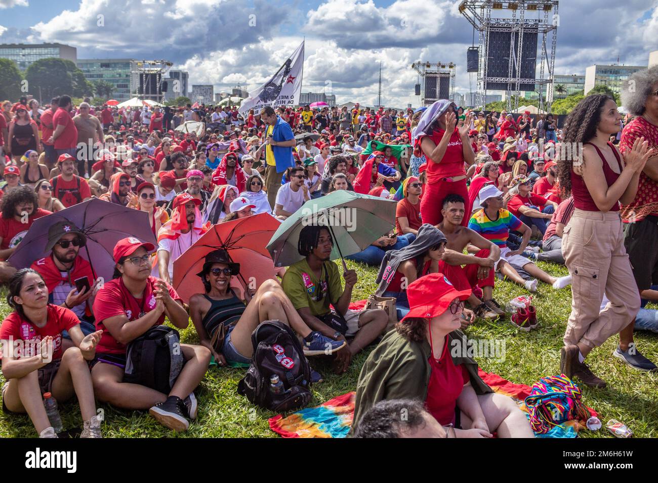 Brasília, DF, Brazil – January 01, 2023: The crowd listening to the speech at the inauguration event of the president-elect of Brazil, Lula. Stock Photo