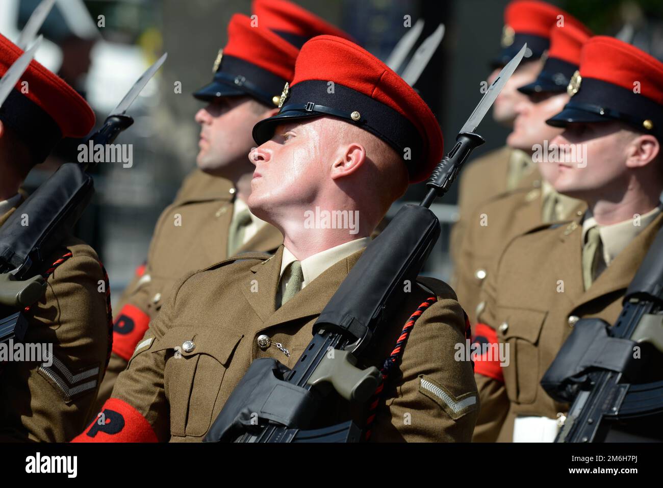 A British army soldier of the Royal Military Police; a Red Cap, marches on parade Stock Photo
