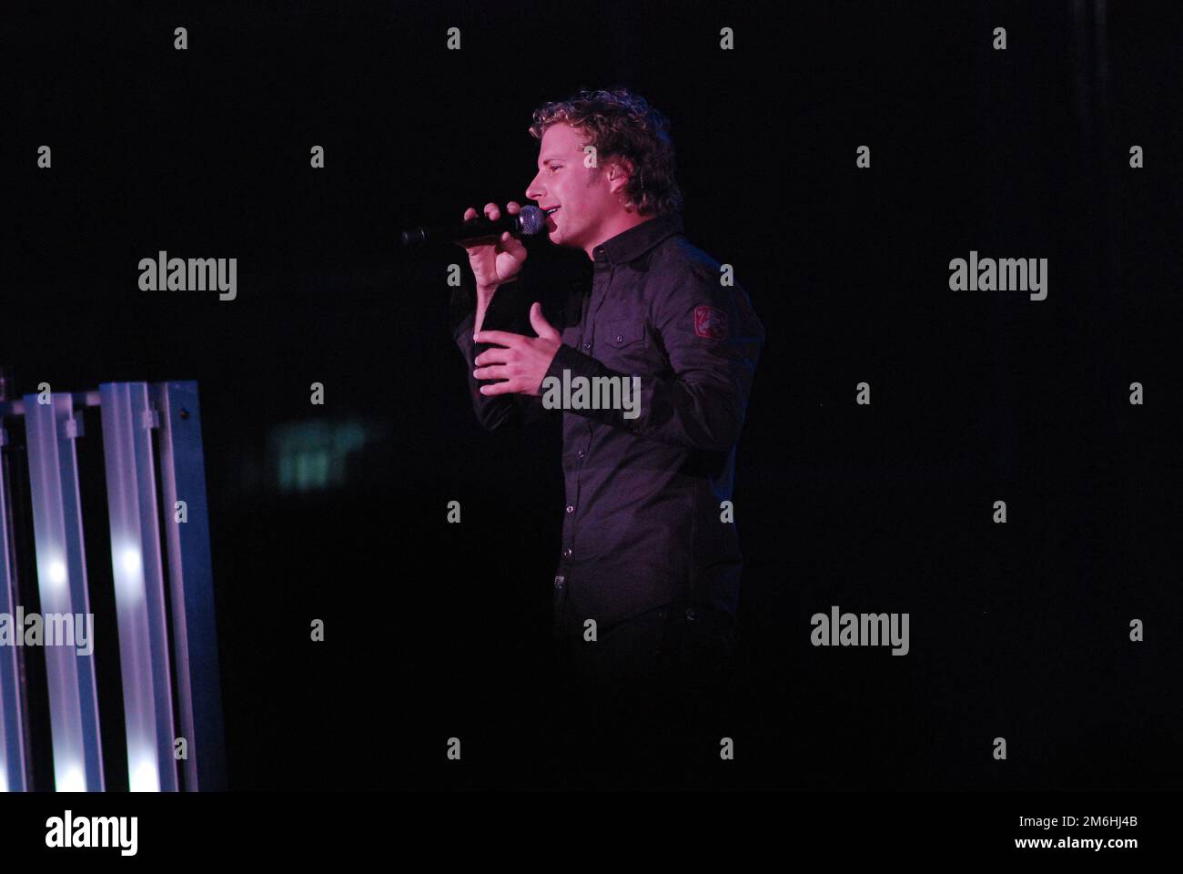 Country music star Dierks Bentley performing before a live audience at the University of Florida on 2/14/2008. Credit: Bill Ragan/Alamy Live News Stock Photo