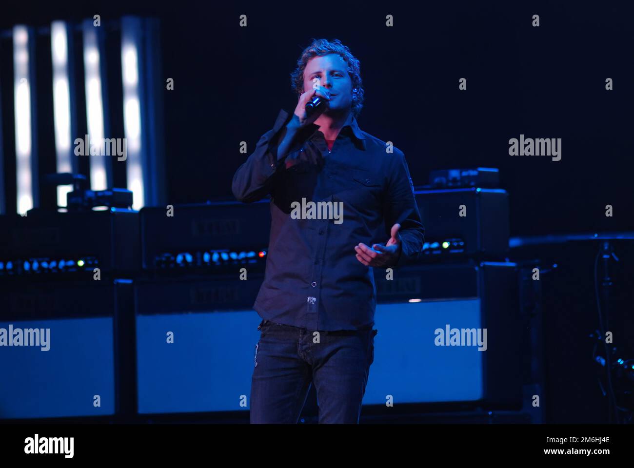 Country music star Dierks Bentley performing before a live audience at the University of Florida on 2/14/2008. Credit: Bill Ragan/Alamy Live News Stock Photo