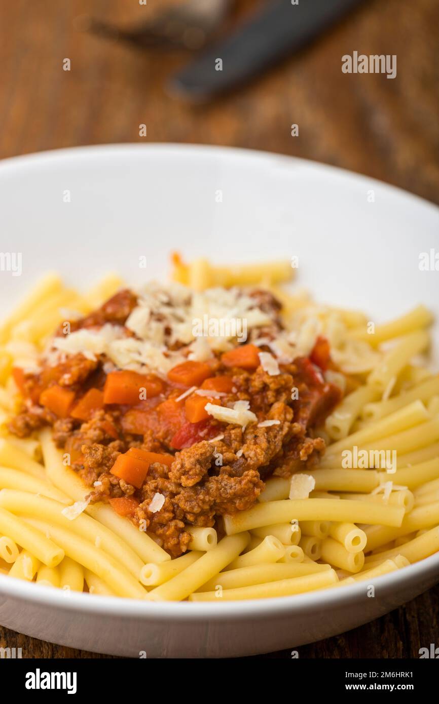 Maccheroni pasta mit sauce bolognaise hi-res stock photography and ...