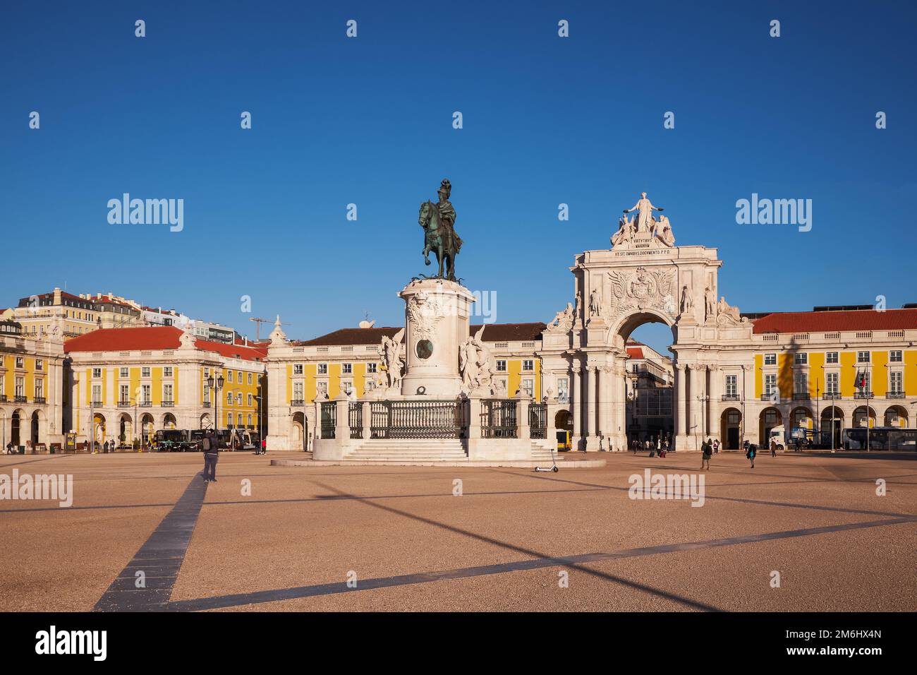The Arcades of the Great Arch of Augusta Street and Commerce Square in
