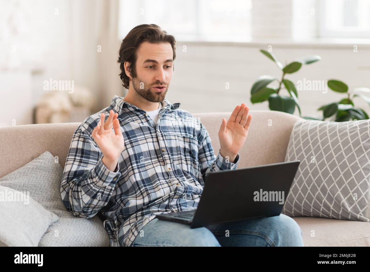 Funny video computer hi-res stock photography and images - Alamy