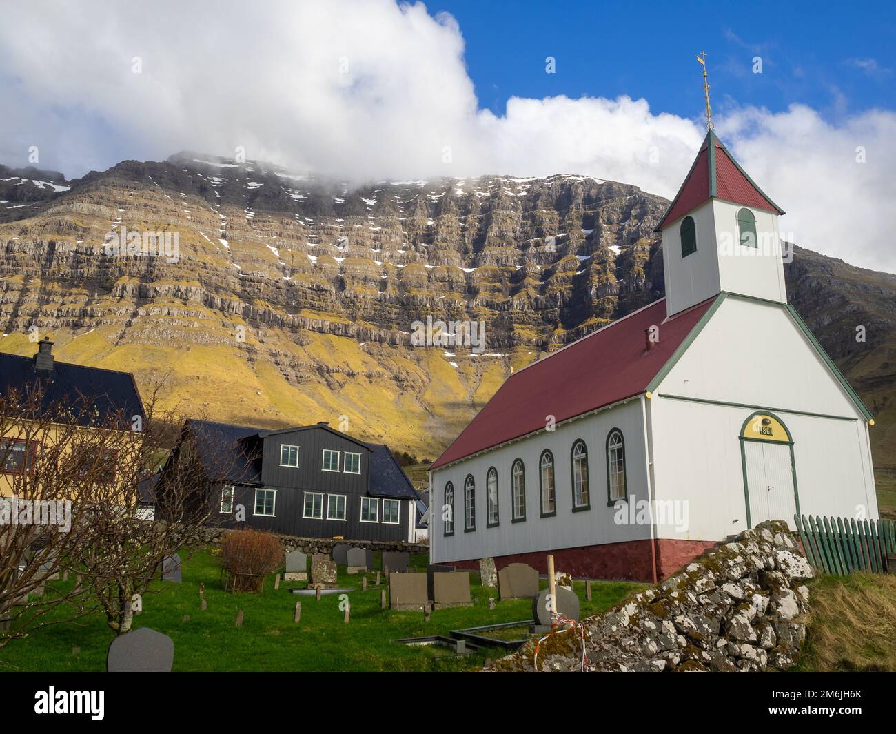 Kunoyar hamlet church below Urðafjall mountain Stock Photo