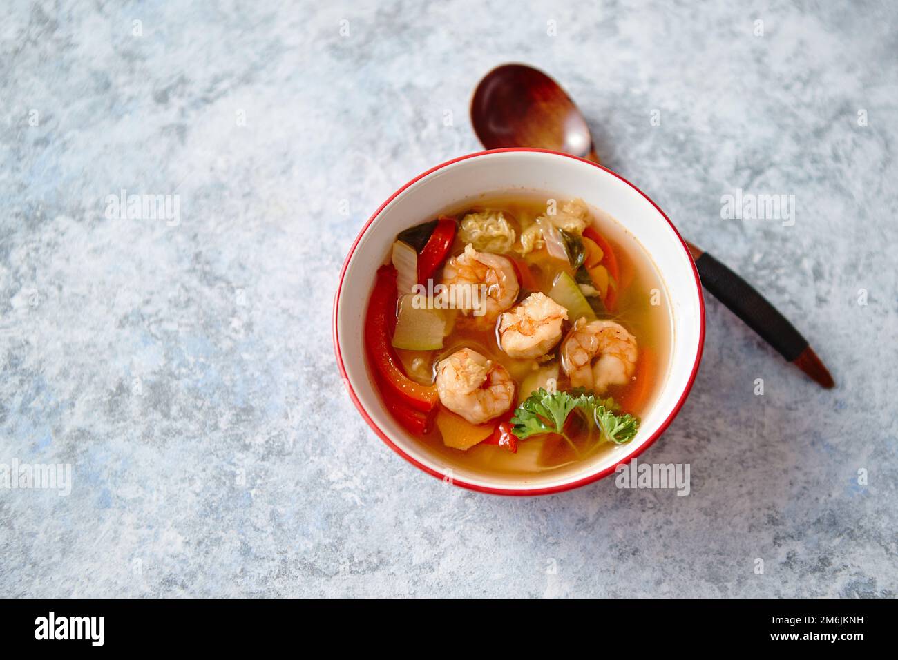 Traditional asian udon stir-fry noodles with shrimp Stock Photo - Alamy