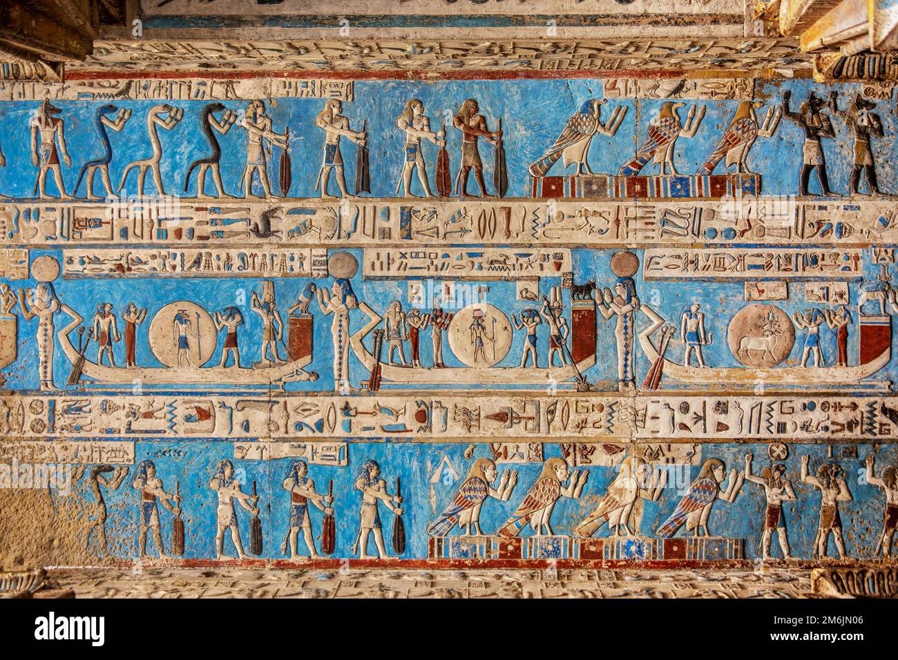 Hieroglyphic carvings in ancient egyptian temple Stock Photo
