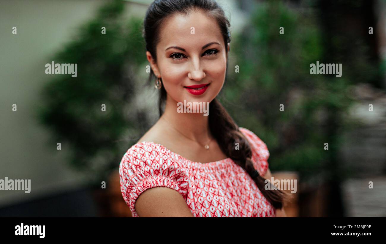 Outdoors portrait of beautiful young brunette girl Stock Photo - Alamy