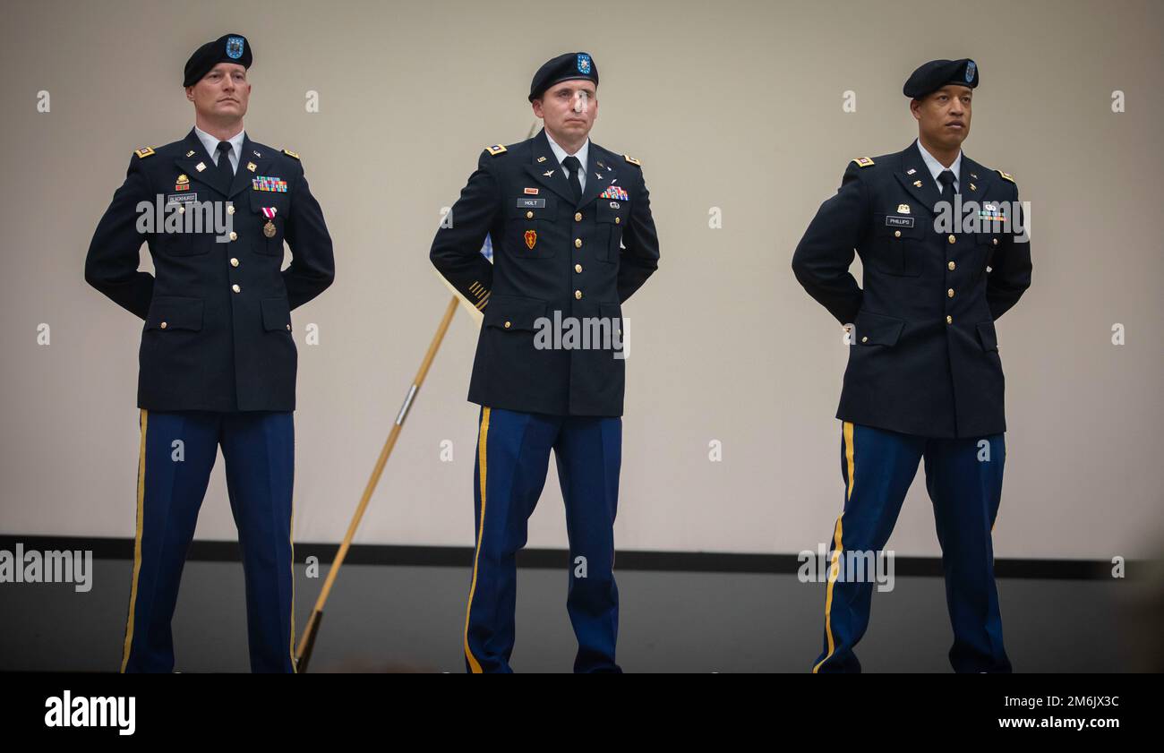Alpha Company, 46th Aviation Support Battalion, 16th Combat Aviation Brigade hosts a change of command at Evergreen Theater, Joint Base Lewis-McChord, Wash., April 29, 2022. Capt. Cameron Blackhurst reliquished command to Capt. Emmanuel Phillips. Stock Photo