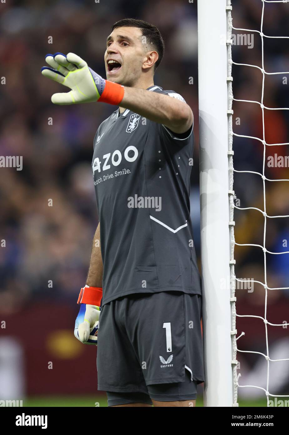 Emiliano martinez aston villa 2023 hi-res stock photography and images ...