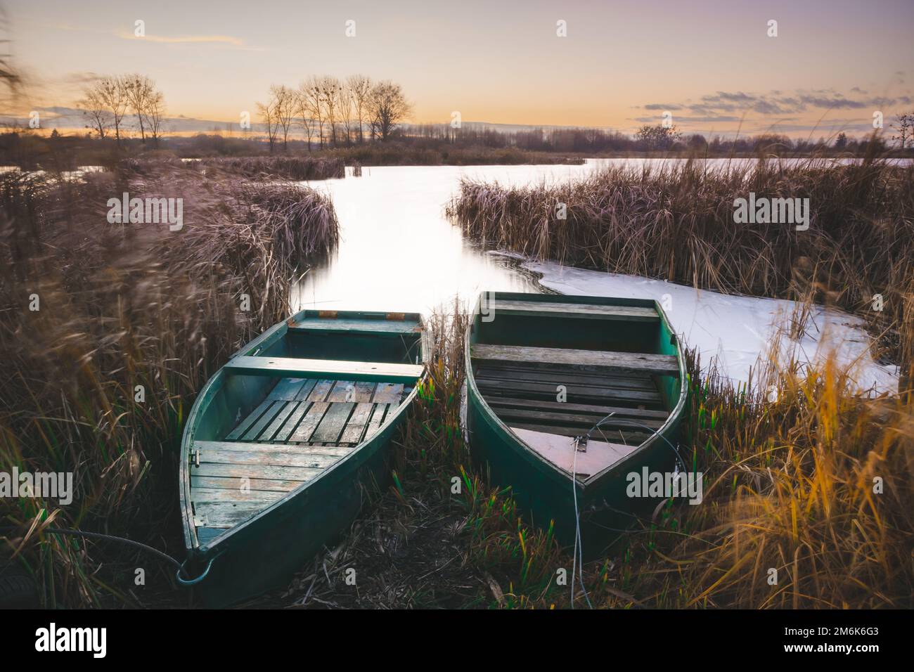 Two paddle boats hi-res stock photography and images - Alamy