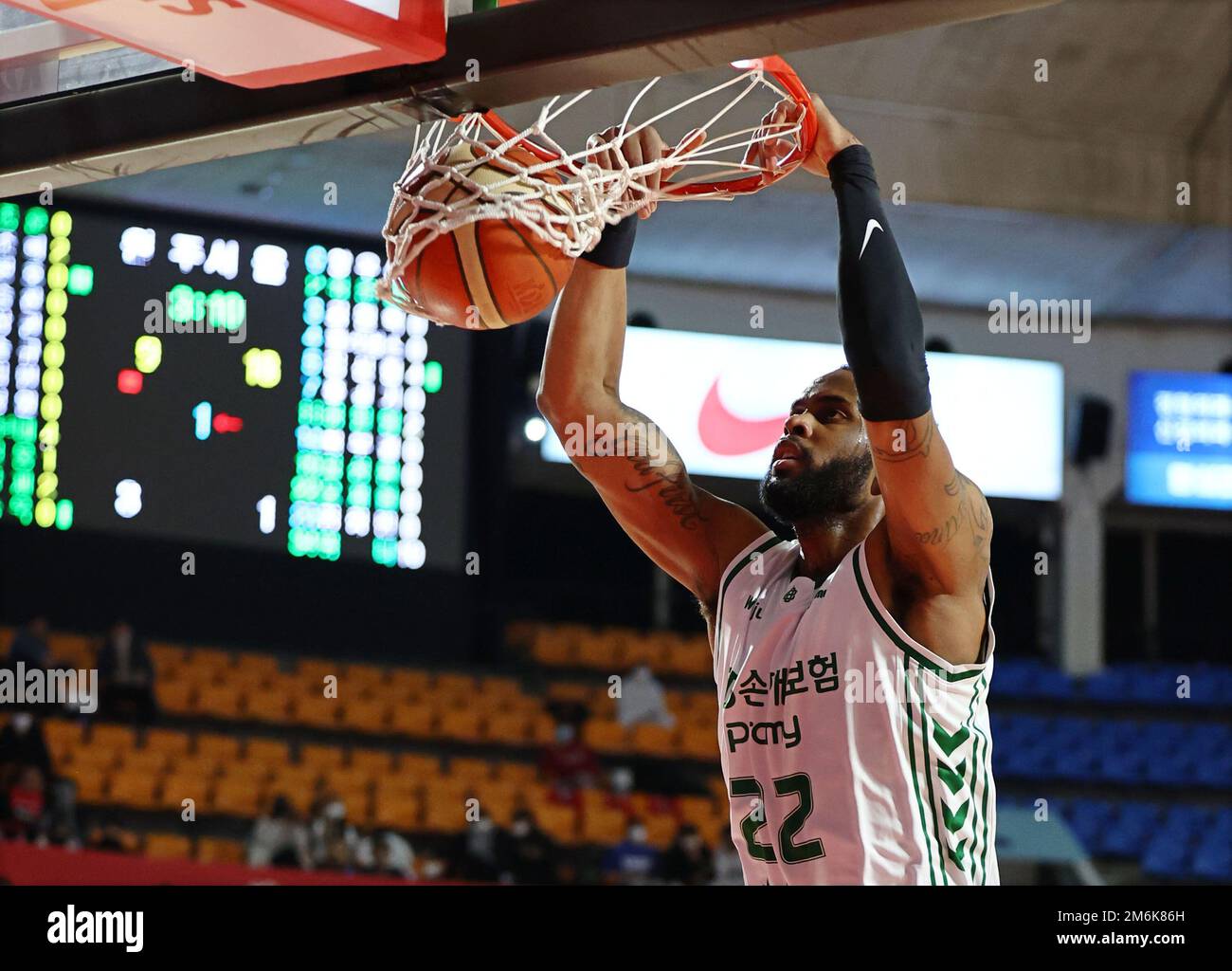 05th Jan, 2023. Basketball: Seoul SK Knights vs. Wonju DB Promy Wonju DB  Promy's Dewan Hernandez dunks the ball during a Korean Basketball League  game against the Seoul SK Knights at Jamsil