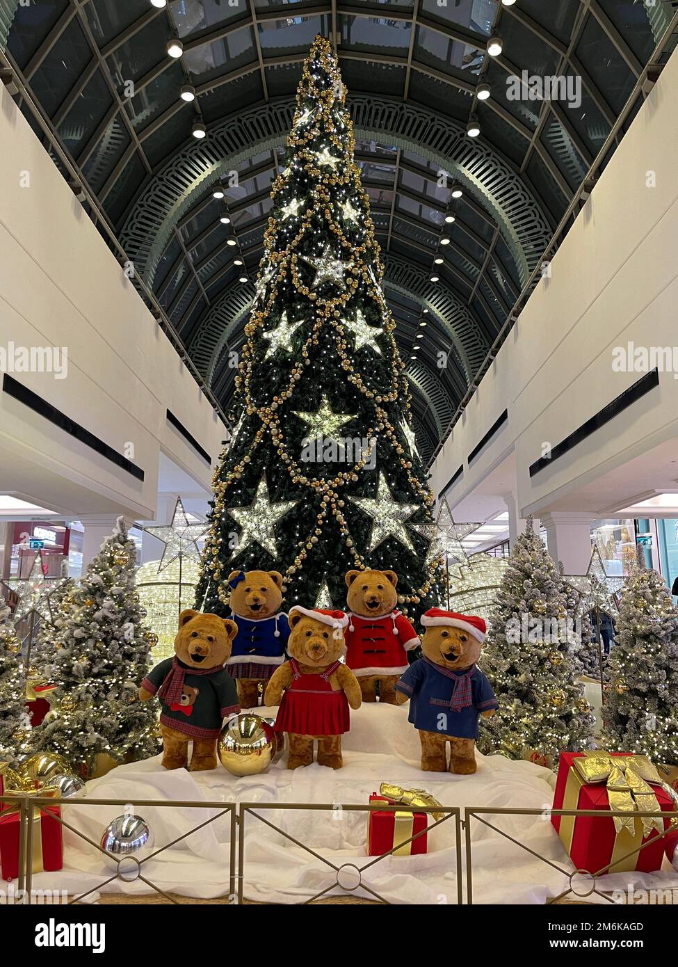 Christmas decor at Mall of the Emirates in Dubai UAE Stock Photo Alamy
