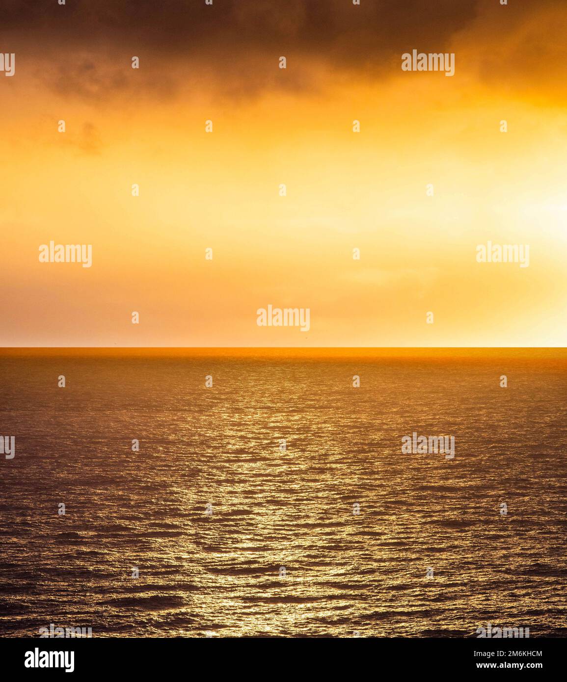 Sea sunset wallpaper hi-res stock photography and images - Alamy