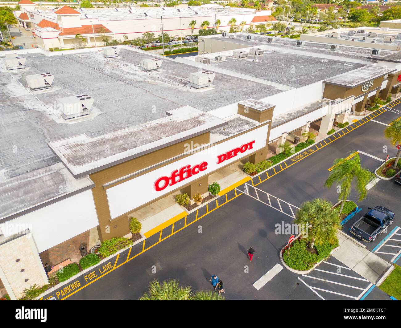 Arriba 69+ imagen office depot costco plaza Abzlocal.mx