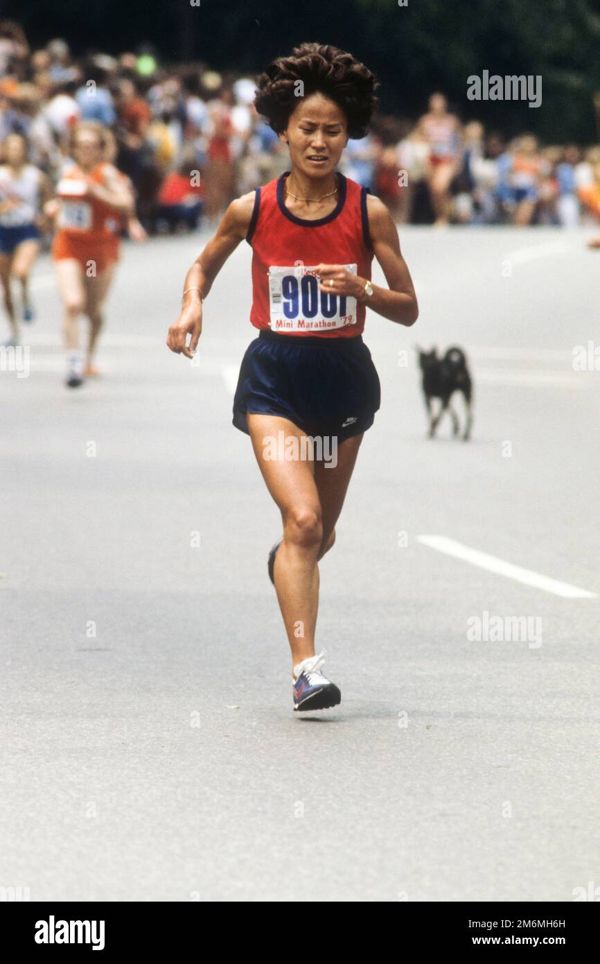 Miki Gorman competing in the 1979 L'eggs Mini Marathon Stock Photo Alamy