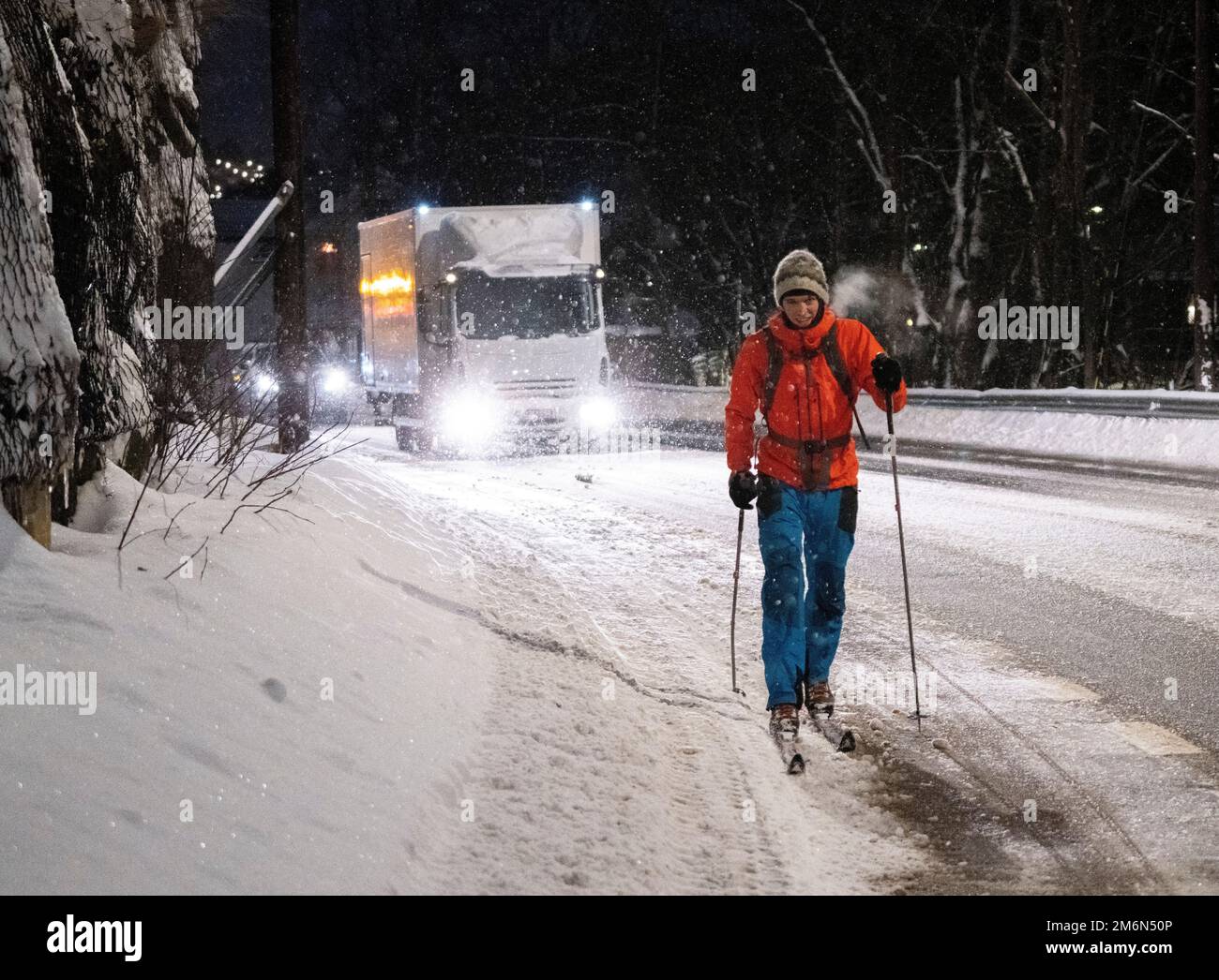 Oslo 20230105.Trond Blesvik chose to go skiing to work on Thursday morning. Large amounts of snow make traffic in Oslo challenging. Photo: Jon Eeg / NTB Stock Photo