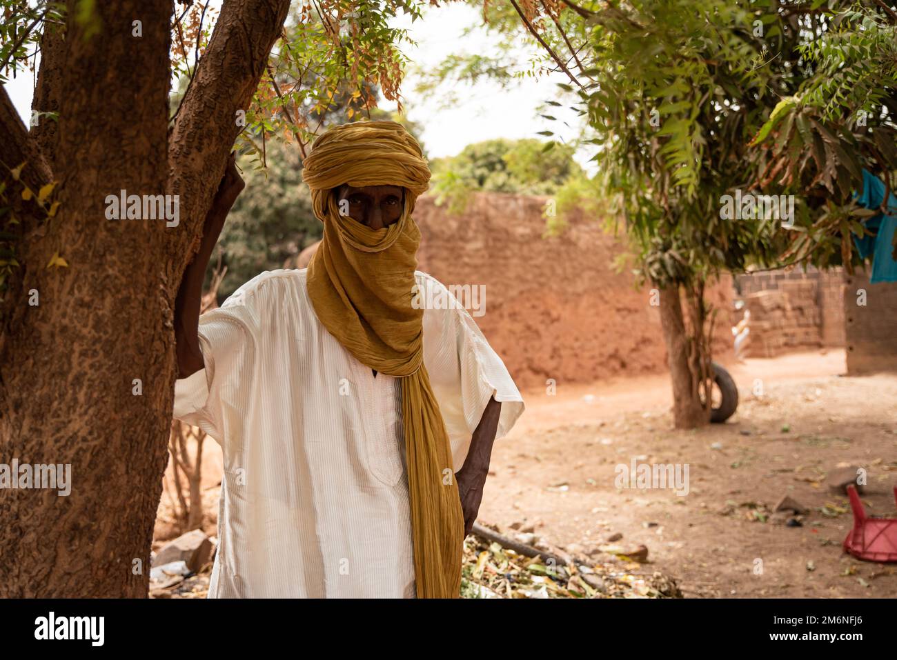 Nicolas Remene / Le Pictorium -  Mali: the anti-French feeling -  16/3/2022  -  Mali / Bamako District / Bamako  -  AlHousseini is an artisan, making Stock Photo