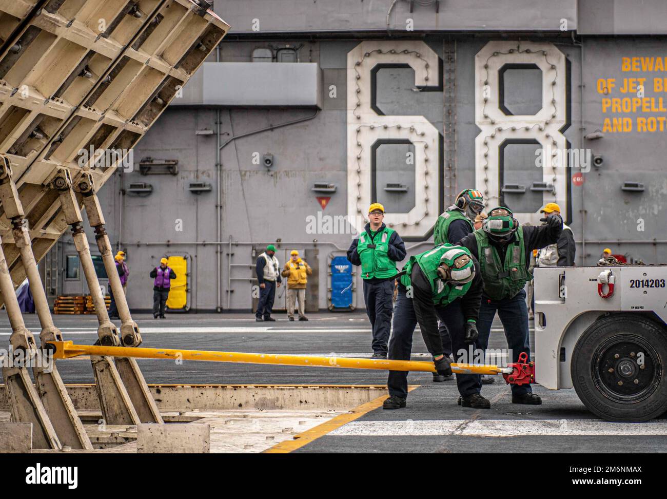 Jet blast deflector hires stock photography and images Alamy