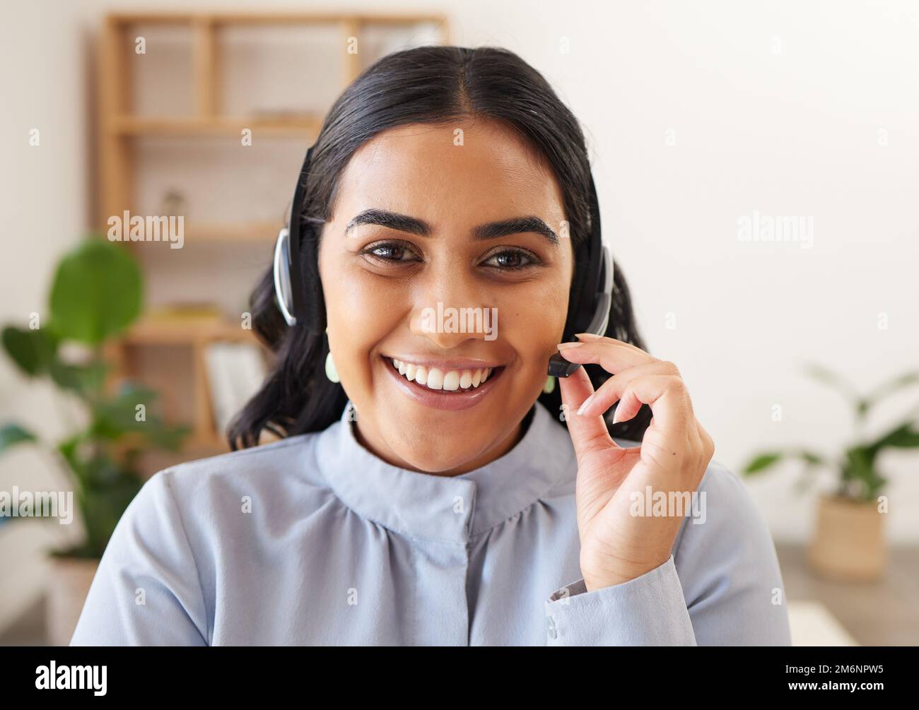 Customer service microphone hi-res stock photography and images - Alamy