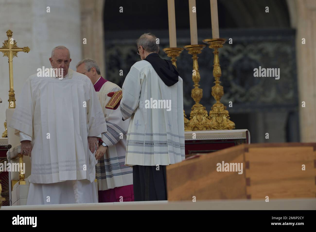 Vatican. 05th Jan, 2023. Pope Francis celebrates the funeral of Pope Emeritus Benedict XVI in St. Peter's Square at the Vatican on January 5, 2023 Credit: dpa picture alliance/Alamy Live News Stock Photo