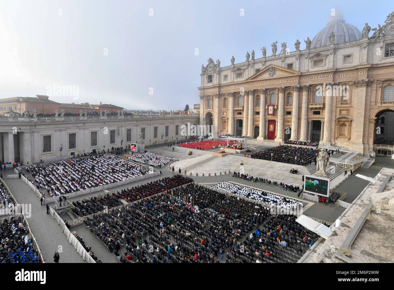 Vatican05th Jan, 2023. REL-VAT 5 JANUARY 2023 Mass for the funeral of ...