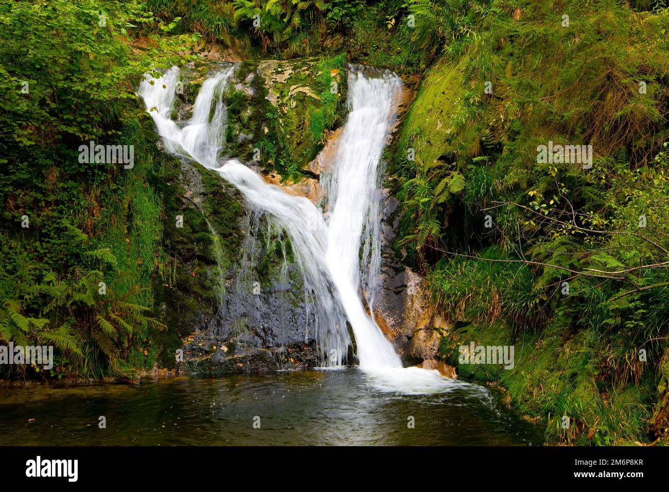 Cascading flow hi-res stock photography and images - Alamy