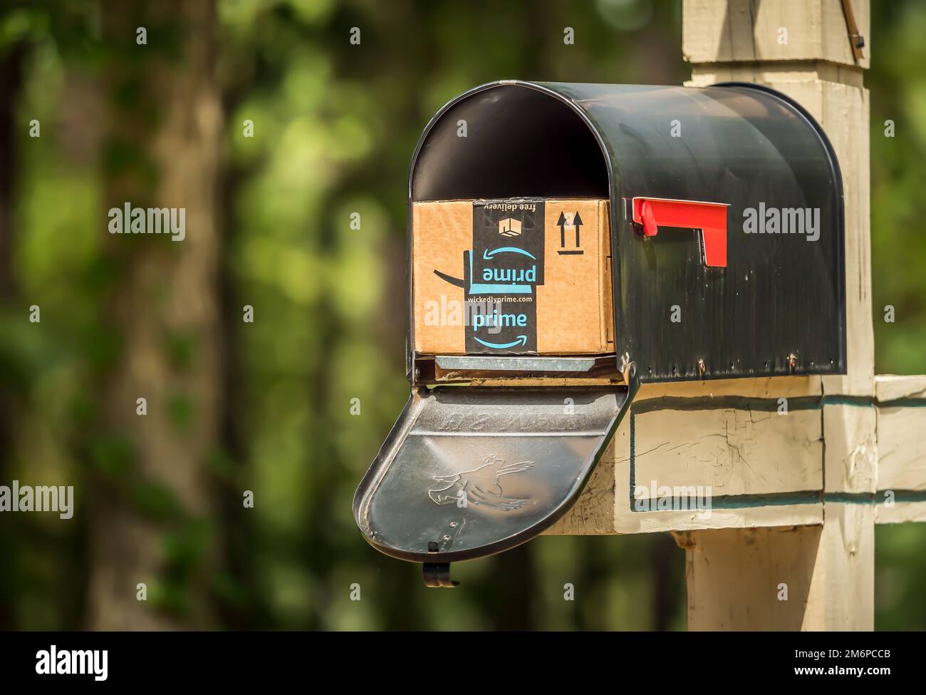 Amazon prime box hires stock photography and images Alamy