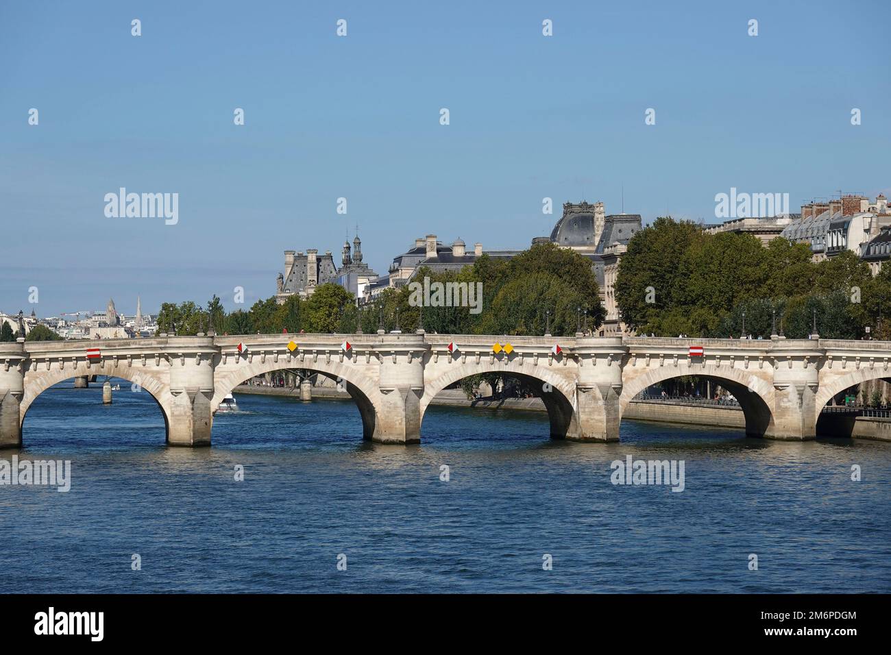 France, Paris, Pont de la Concorde, is a stone-arch bridge crossing the Seine River in Paris at the Place de la Concorde   Photo © Fabio Mazzarella/Si Stock Photo