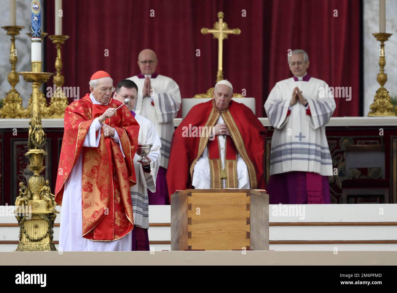 Pope Francis celebrates the funeral Mass for Pope Emeritus Benedict XVI ...