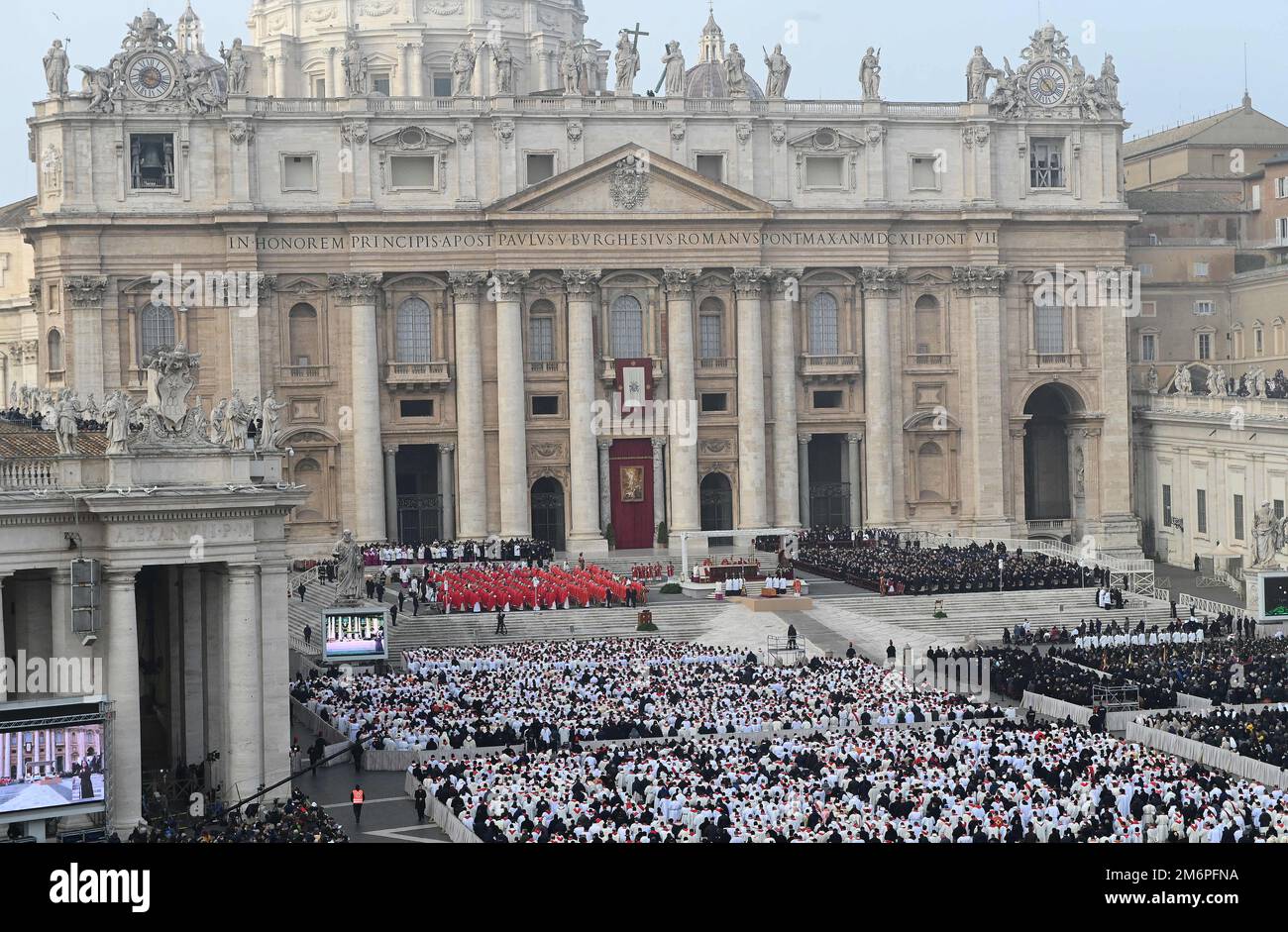 Pope Francis celebrates the funeral Mass for Pope Emeritus Benedict XVI ...