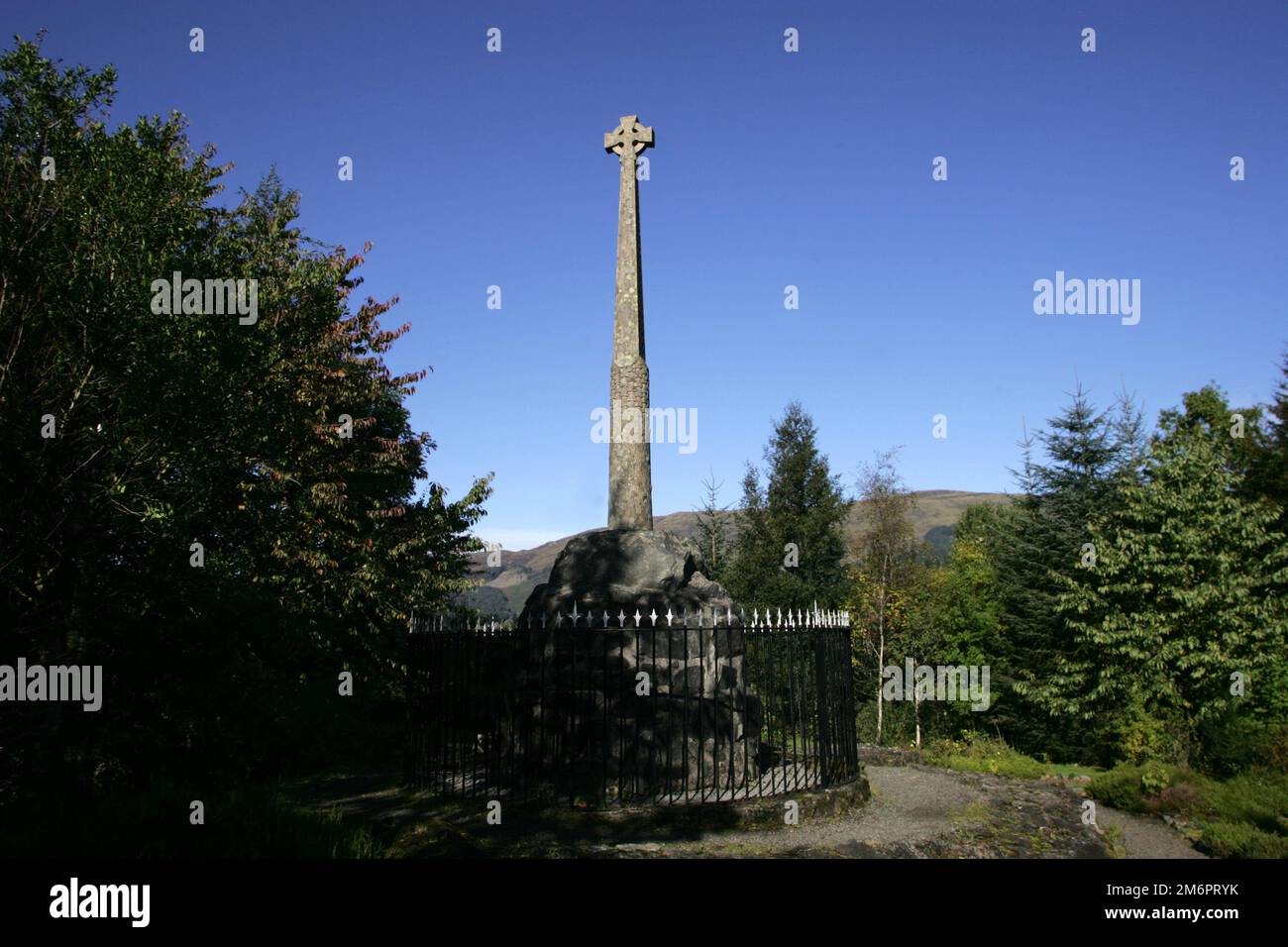 Glencoe Monument, Glencoe Village Glencoe, monument to the massacre of ...