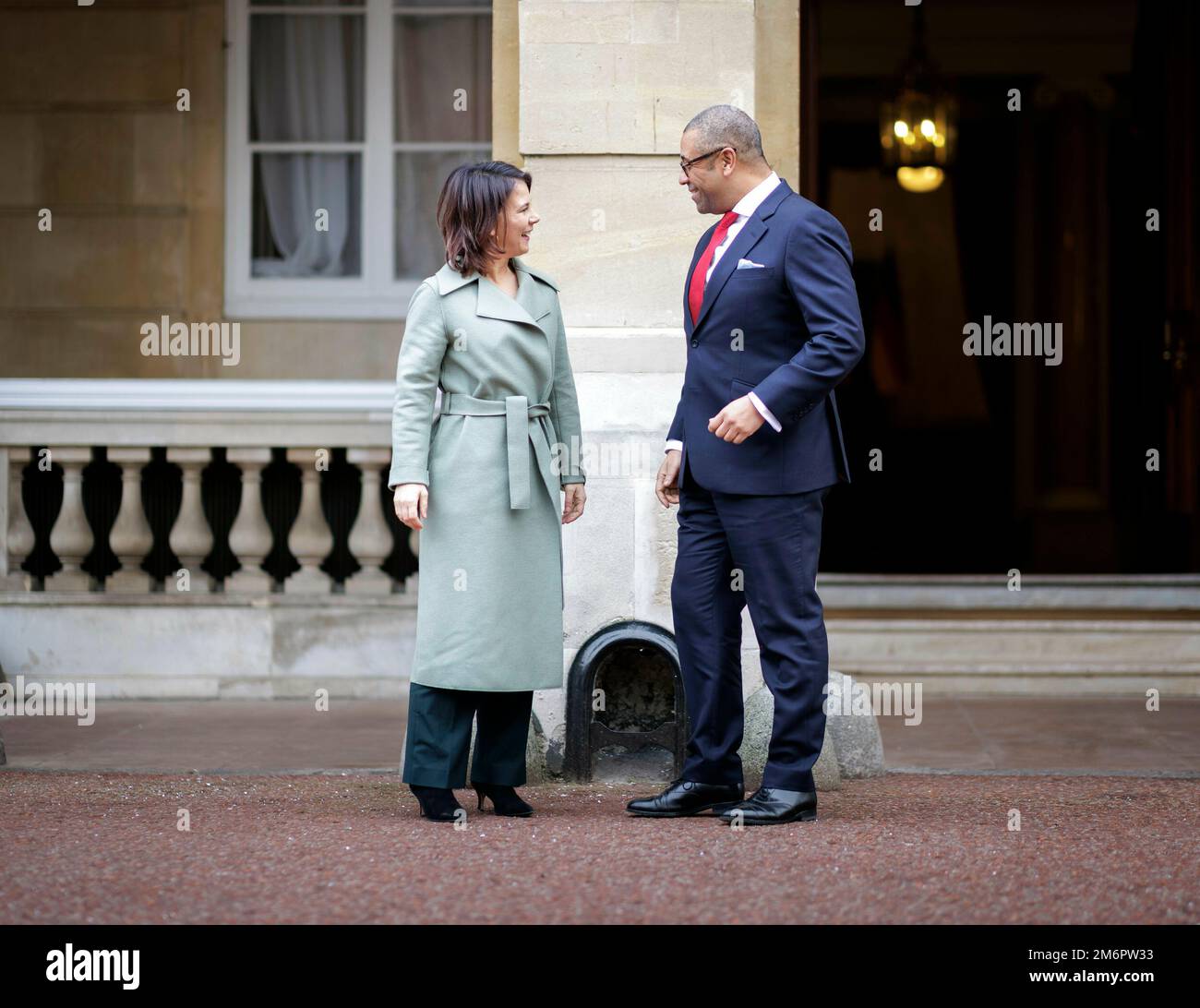 Lancaster House. London, 01/05/2023. (LR) Annalena Baerbock, Federal Foreign Minister, travels to London. Here being welcomed by James Cleverly, Secretary of State for Foreign Affairs, Commonwealth and International Cooperation of the United Kingdom of Great Britain and Northern Ireland. London, 01/05/2023. Stock Photo