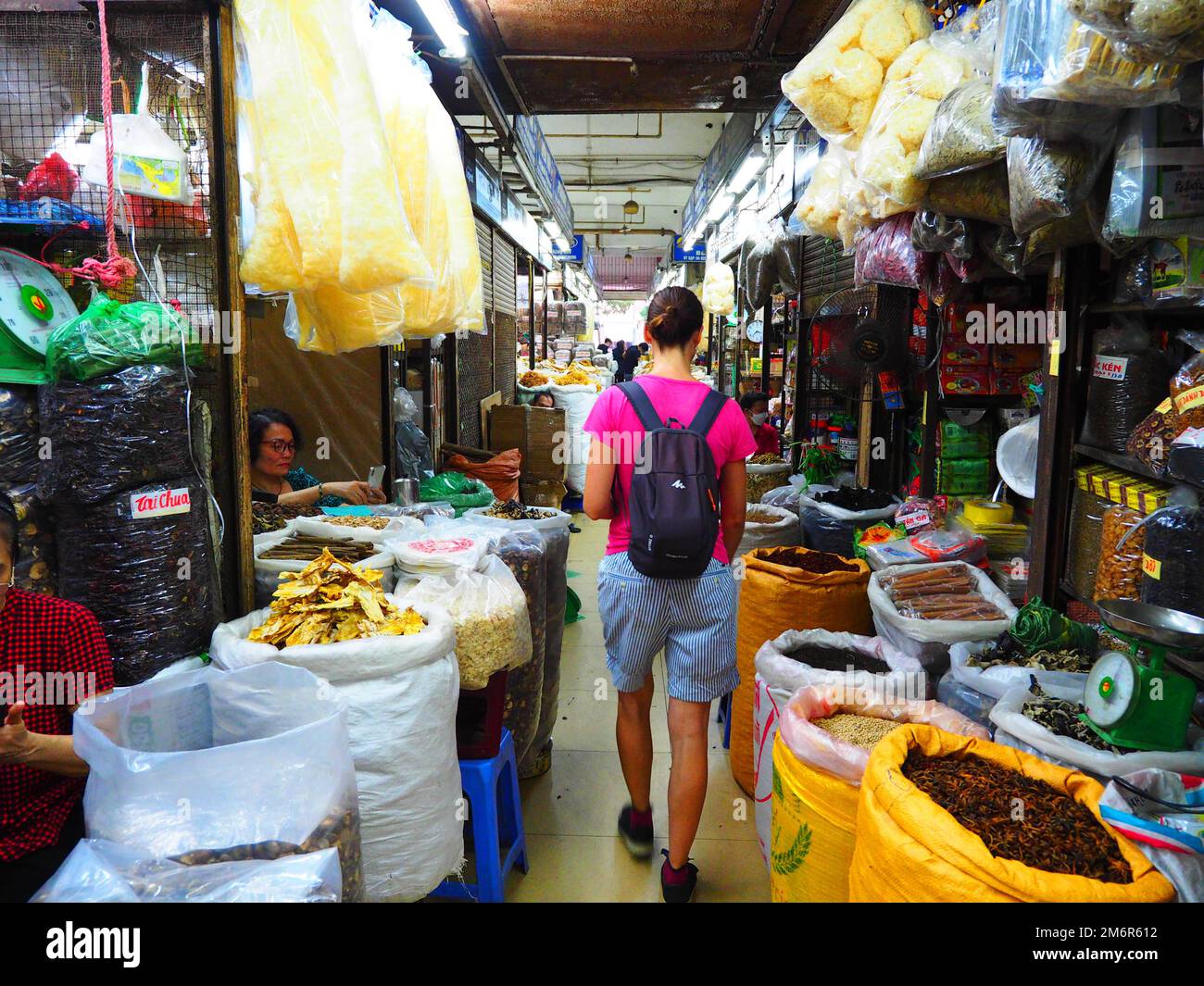 Urban Girl in the street market of Hanoi, Vietnam #Asia #Vietnam #aroundtheworld #SouthEastAsia #slowtravel #loveasia Stock Photo