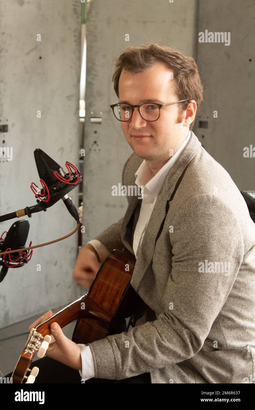 Chris Baio of Vampire Weekend in session Stock Photo - Alamy