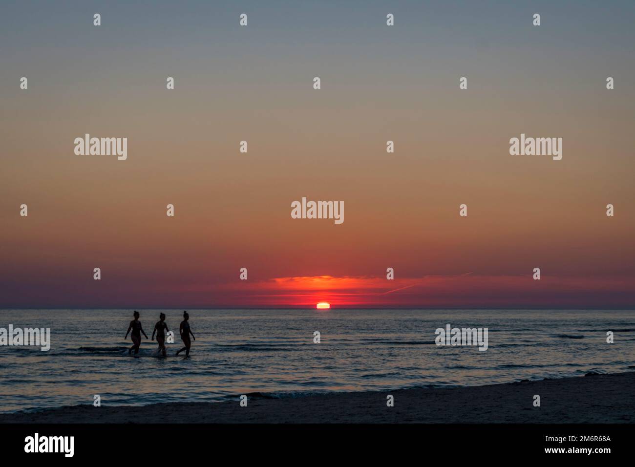 Wave light silhouettes hi-res stock photography and images - Alamy