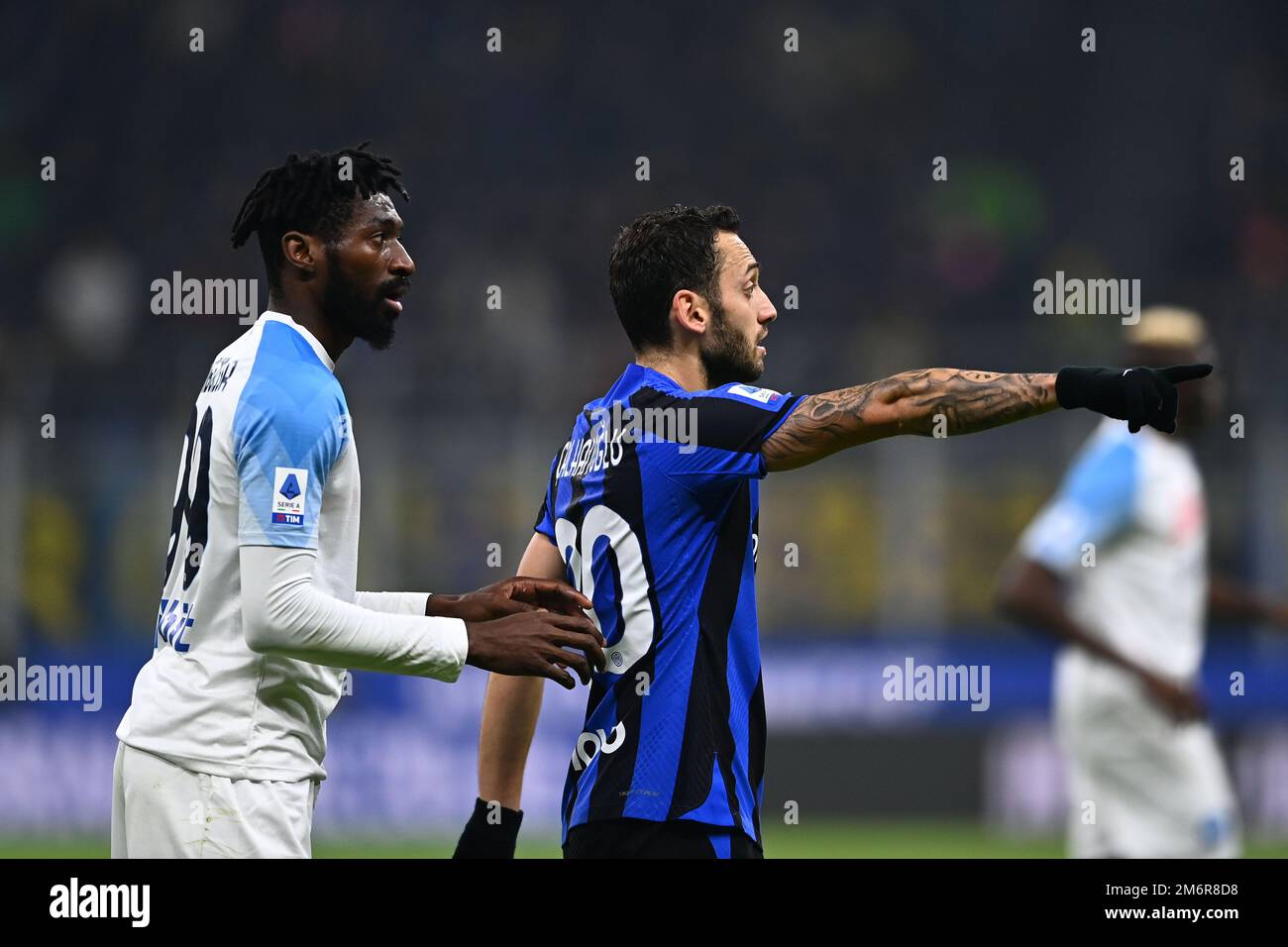 Hakan Calhanoglu Inter Andre Zambo Anguissa Napoli January 4 2023 hakan-calhanoglu-inter-andre-zambo-anguissa-napoli-january-4-2023