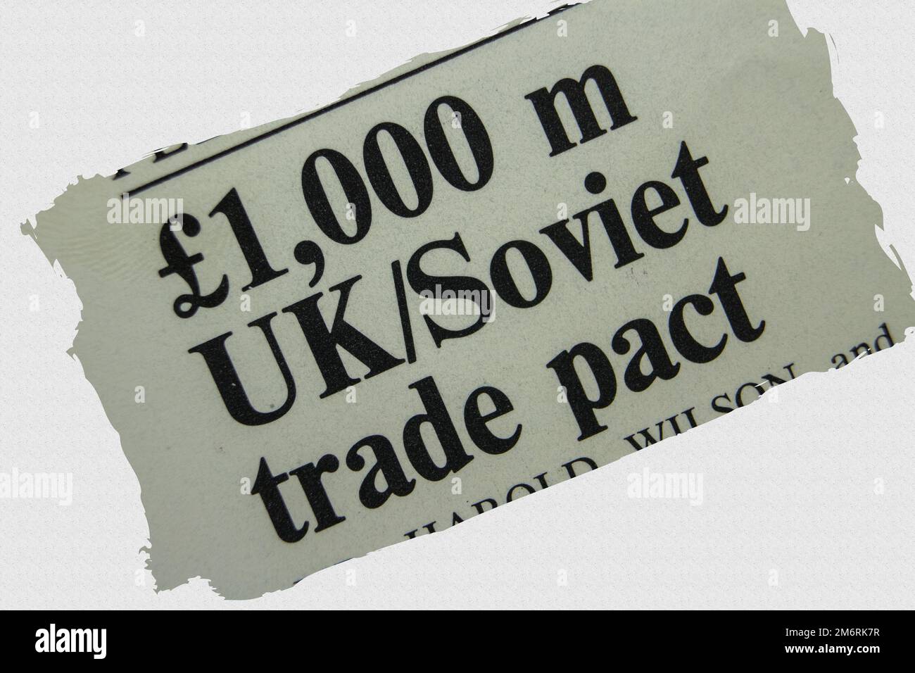 £1,000 m UK - Soviet trade pact - news story from 1975 newspaper headline article title with overlay Stock Photo