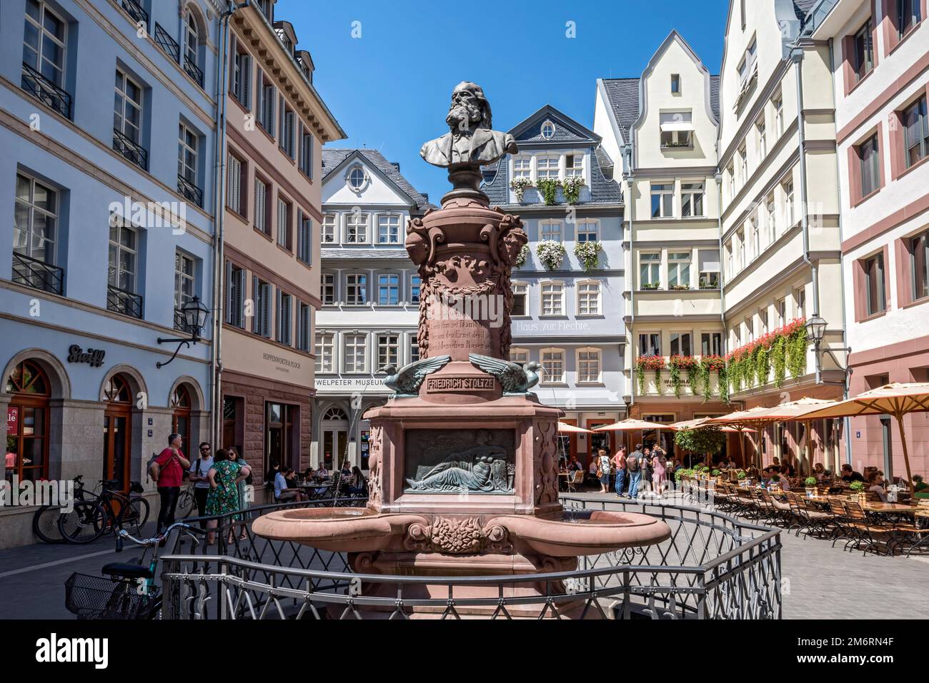 Monument to Friedrich Stoltze, modern and reconstructed town houses with shops and street cafes on Huehnermarkt, New Frankfurt Old Town, Dom-Roemer Stock Photo