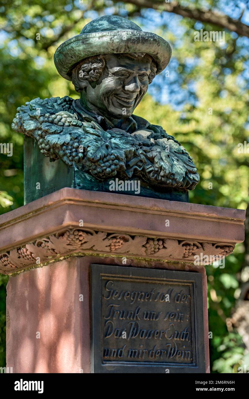 Bronze bust of a winegrower, Lachhannes, late classicist winegrower's fountain by Johann Nepomuk Zwerger, Taunusanlage, Frankfurt am Main, Hesse Stock Photo