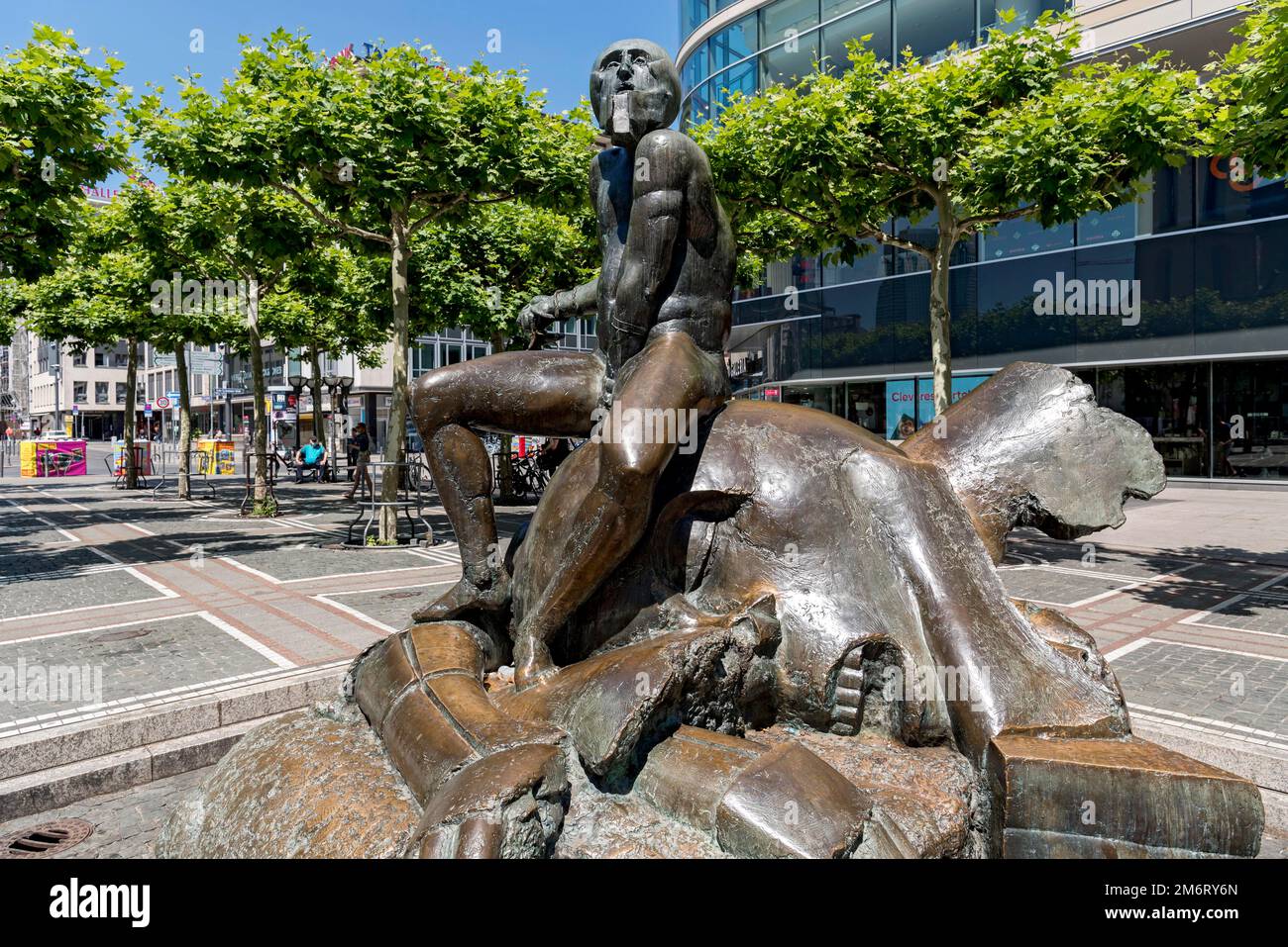Bronze sculpture David and Goliath, sculpture by Richard Hess