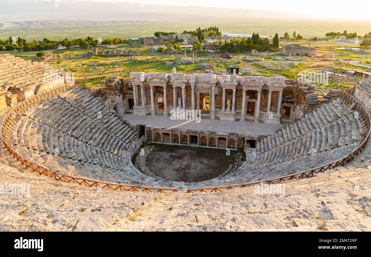 Hierapolis Ancient City Pamukkale Turkey During Sunset Stock Photo Alamy hierapolis-ancient-city-pamukkale-turkey-during-sunset-stock-photo-alamy