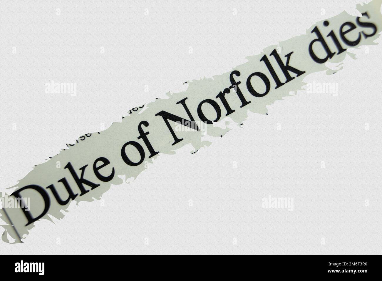 news story from 1975 newspaper headline article title - Duke of Norfolk dies Stock Photo