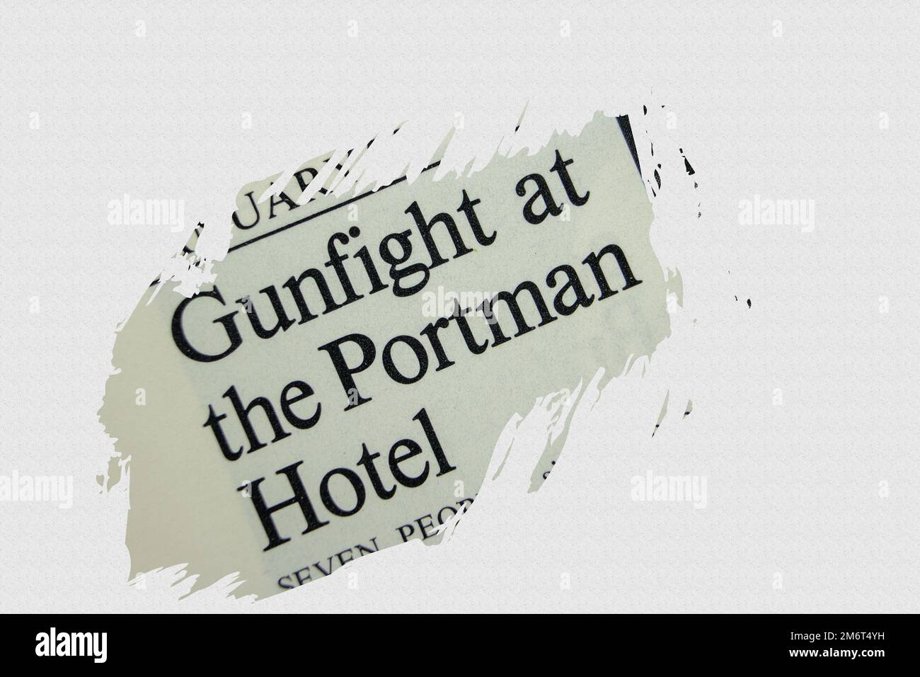 news story from 1975 newspaper headline article title - Gunfight at the Portman Hotel Stock Photo