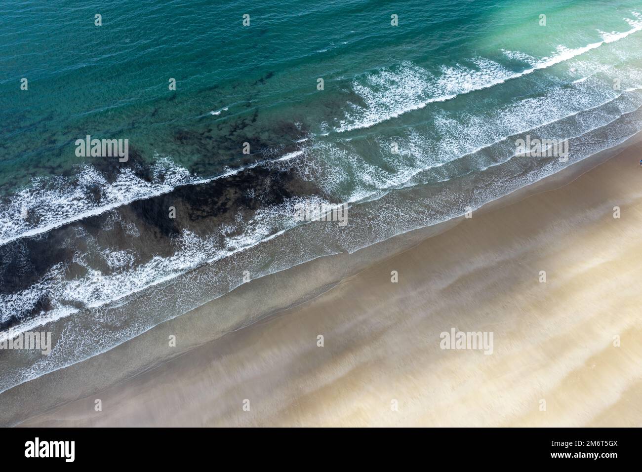 Sandy beach turquoise ocean waves hi-res stock photography and images ...