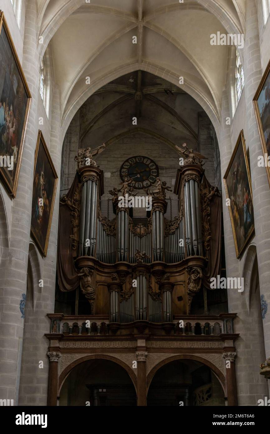 Interior view of the church organ and central nave of the Collegiale Notre Dame church in Dole Stock Photo