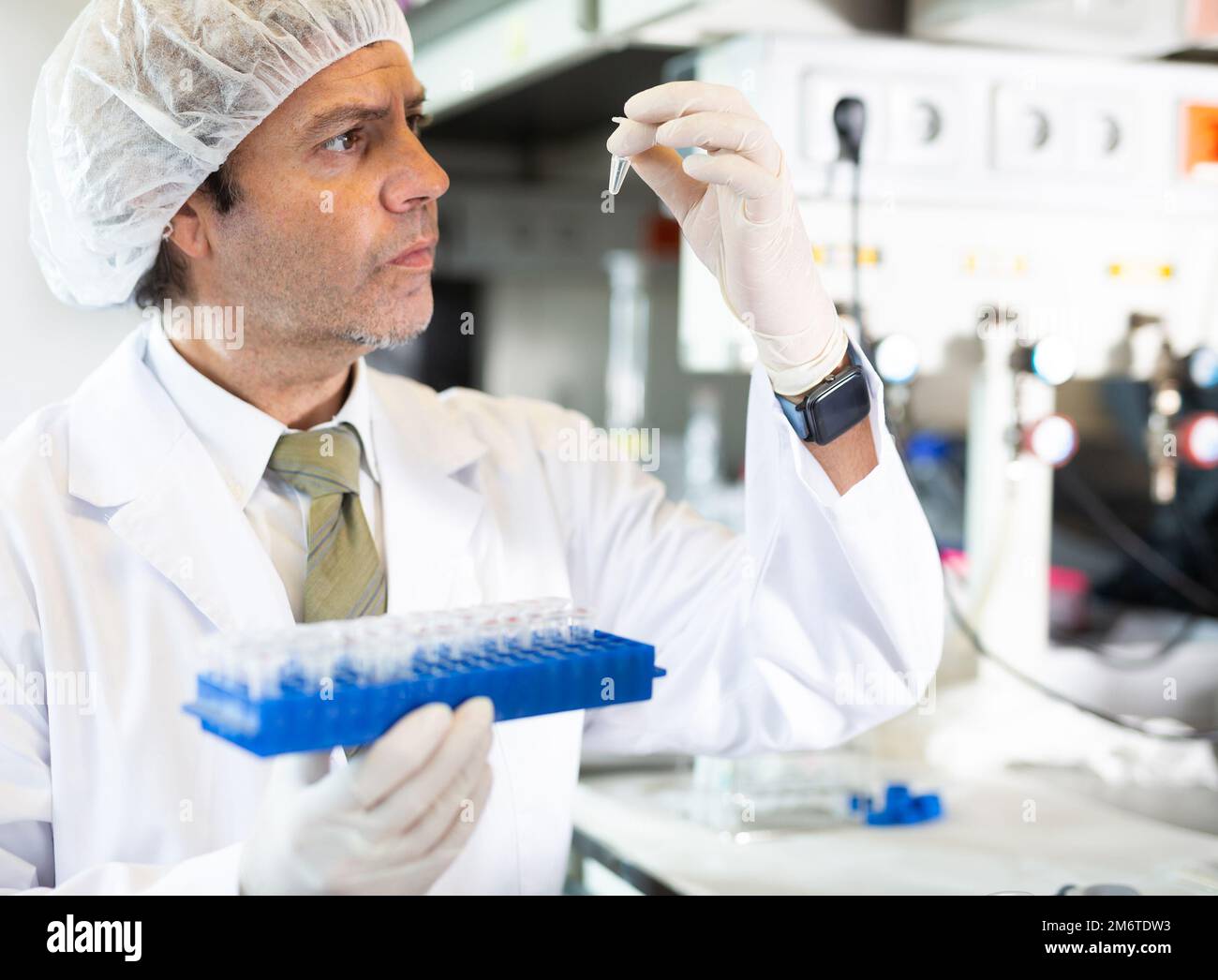 Research and inspection testing laboratory hi-res stock photography and ...