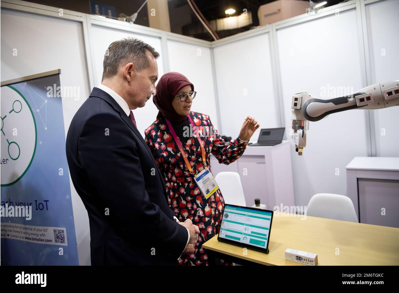 Las Vegas, USA. 05th Jan, 2023. Volker Wissing (FDP), Federal Minister of Transport and Digital Affairs, in conversation with Maroua Taghouti from TU Dresden during a booth tour at the German Pavilion at the CES technology trade show. Credit: Zacharie Scheurer/dpa-tmn/dpa/Alamy Live News Stock Photo