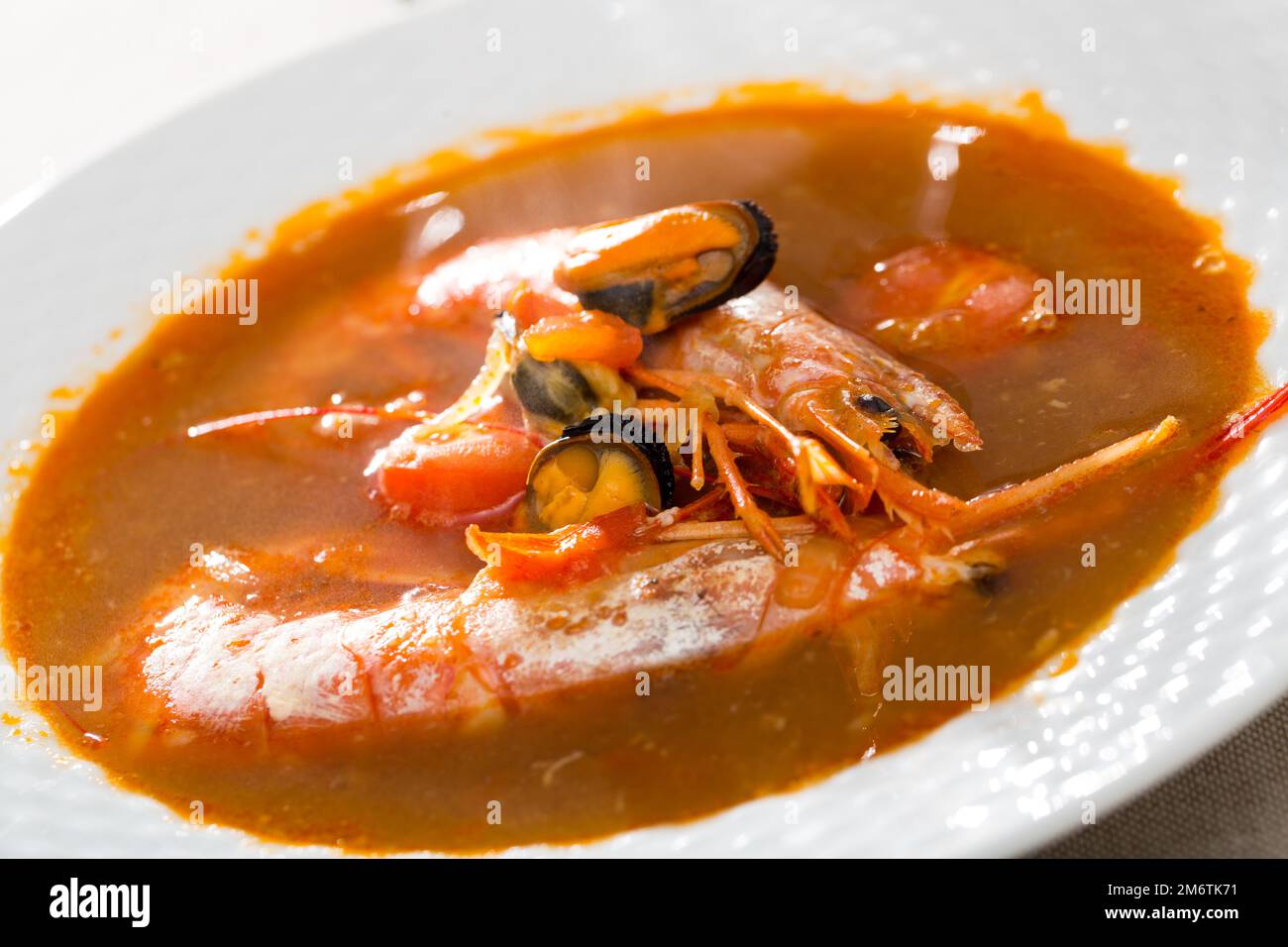 Spicy seafood broth with king prawns and shellfish Stock Photo Alamy