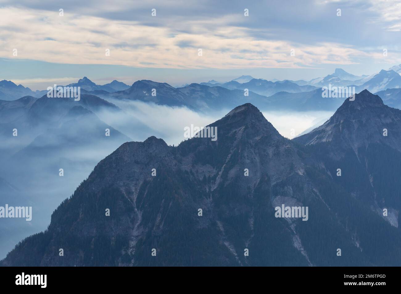 Mountains in washington usa hi-res stock photography and images - Alamy